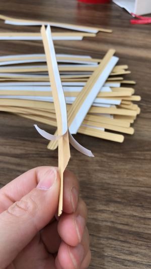 Peltiside ja tarrat molemmilla puolilla